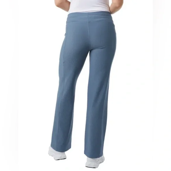 SOLD- NWT- 32 Degrees Women’s Active Semi-Flare Pant ✨ - Picture 2 of 3